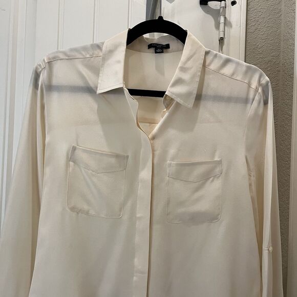 Ann Taylor Silk Roll Tab Sleeves Button Up Shirt Cream Womens Size XS 100% Silk - Picture 2 of 12